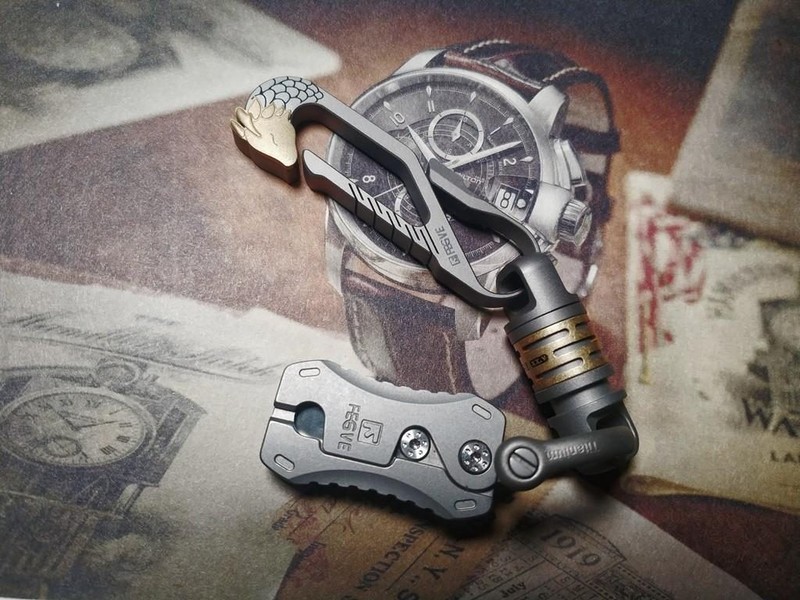 匠心雕琢的灵动守护：fegve 小白龙钥匙扣