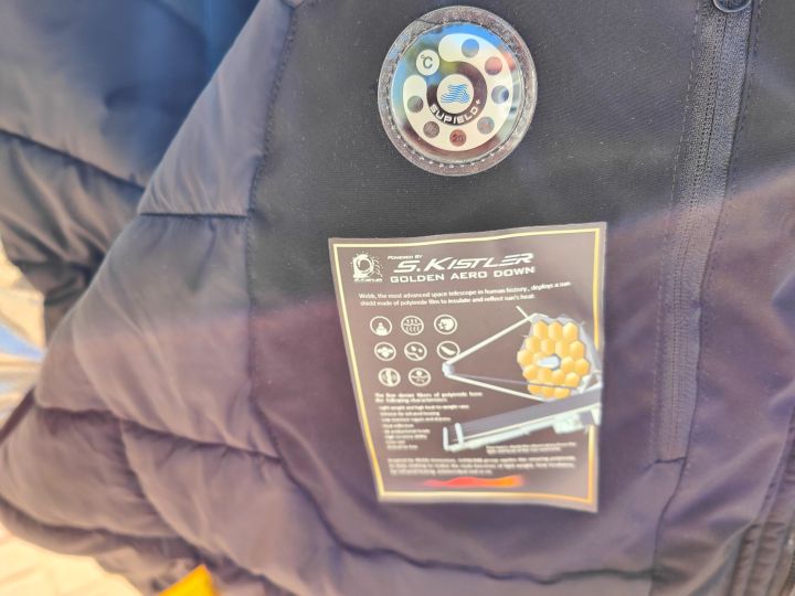 素湃防寒外套，抵御寒冷，科技与时尚同行