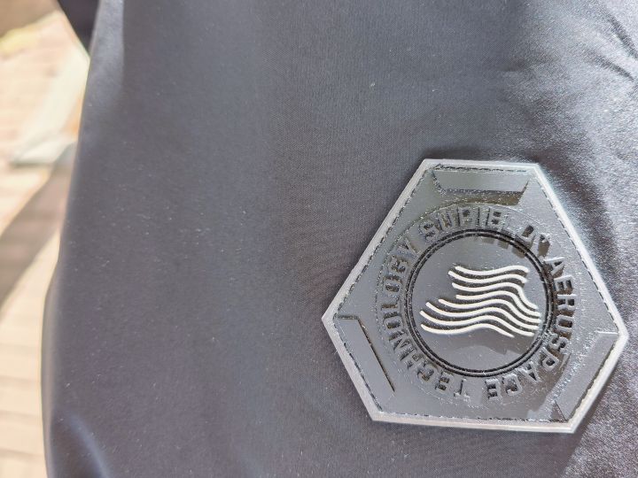 素湃防寒外套，抵御寒冷，科技与时尚同行