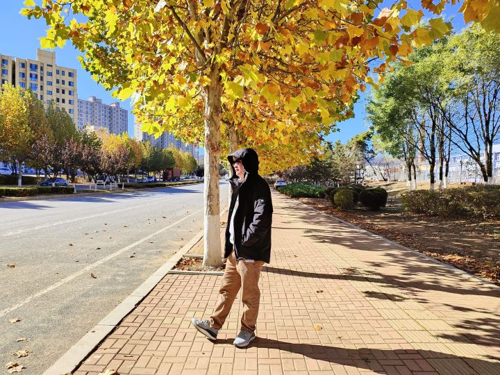 素湃防寒外套，抵御寒冷，科技与时尚同行