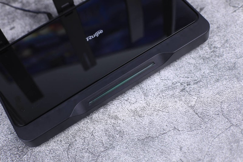 锐捷黑豹路由器：告别延迟，玩游戏时拥有豹的速度