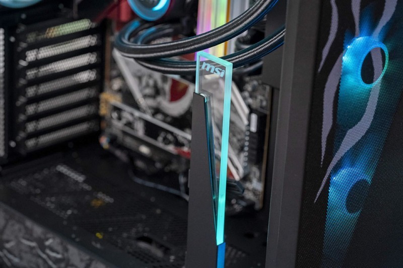 这台电脑帅炸了，微星&怪物猎人20周年纪念版图赏