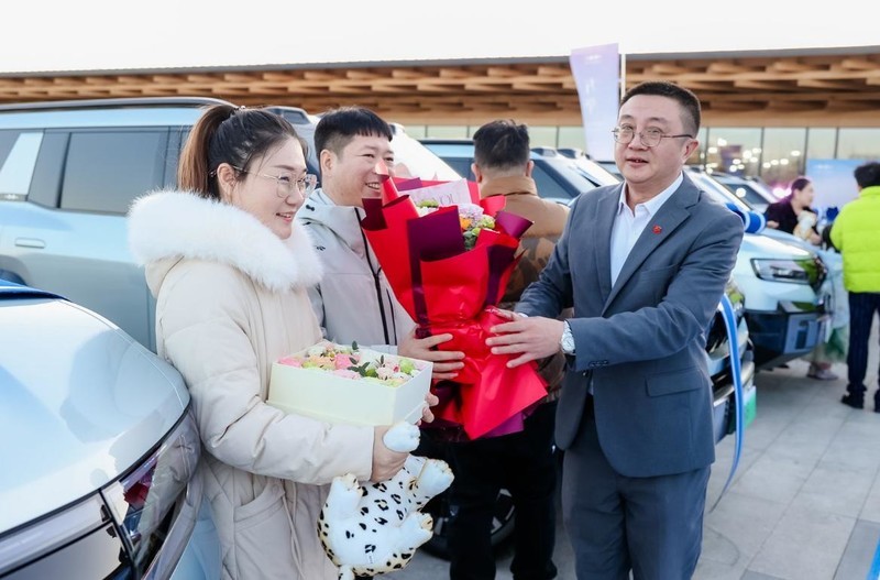 国货旗舰，方程豹豹8正式上市 太原首批车主现场获新车交付