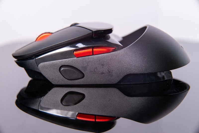 599的品质，299的价格，这款双模无线鼠标真赛博朋克