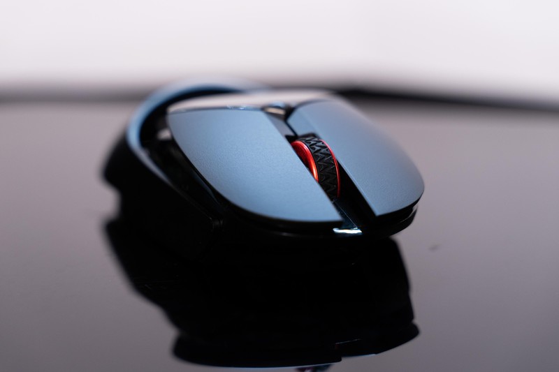 599的品质，299的价格，这款双模无线鼠标真赛博朋克