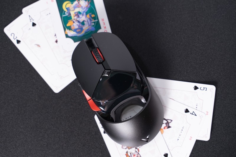 599的品质，299的价格，这款双模无线鼠标真赛博朋克