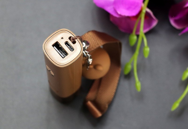 驱散黑暗，补充电量，素乐布朗熊款便携充电宝+小手电