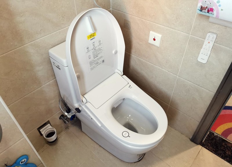 小米生态链智能马桶盖，自动感应多种洗护模式，实测真的好用吗？