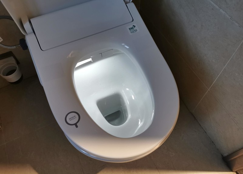 小米生态链智能马桶盖，自动感应多种洗护模式，实测真的好用吗？