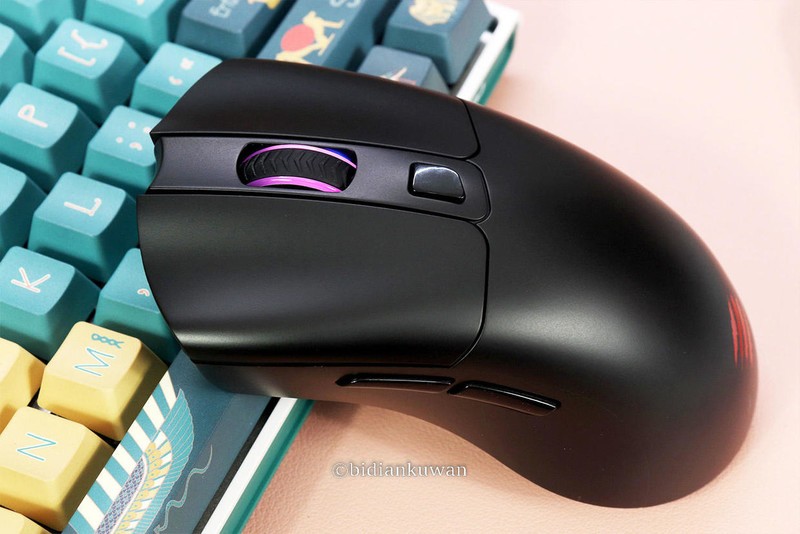 暂别机甲，轻简为王：美加狮M.O.J.O.M2无线双模游戏鼠标体验