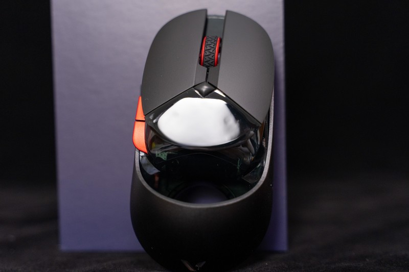 599的品质，299的价格，这款双模无线鼠标真赛博朋克