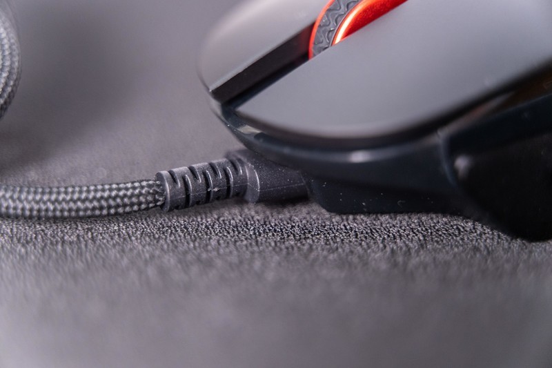 599的品质，299的价格，这款双模无线鼠标真赛博朋克