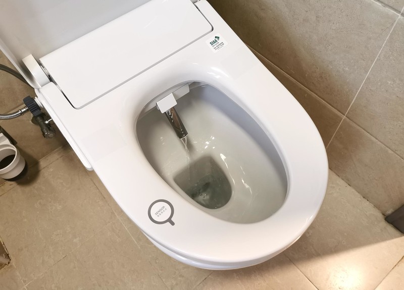 小米生态链智能马桶盖，自动感应多种洗护模式，实测真的好用吗？