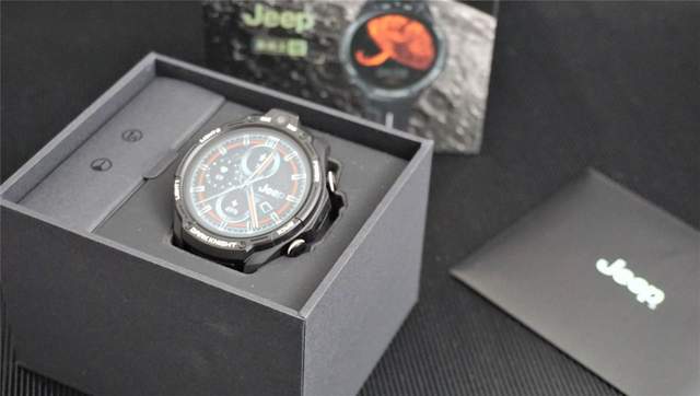 可戴在手腕上的“手机”！Jeep黑骑士曜智能手表深度测评分享