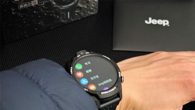 可戴在手腕上的“手机”！Jeep黑骑士曜智能手表深度测评分享
