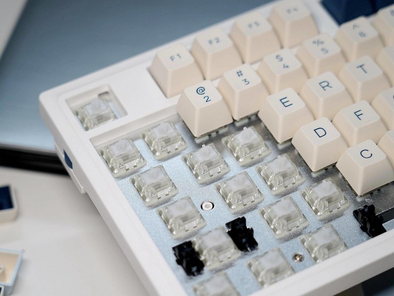 40段键程8K回报，杜伽K100白磁轴键盘，电竞小白轻松进阶高水平