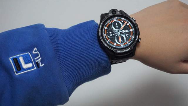 可戴在手腕上的“手机”！Jeep黑骑士曜智能手表深度测评分享