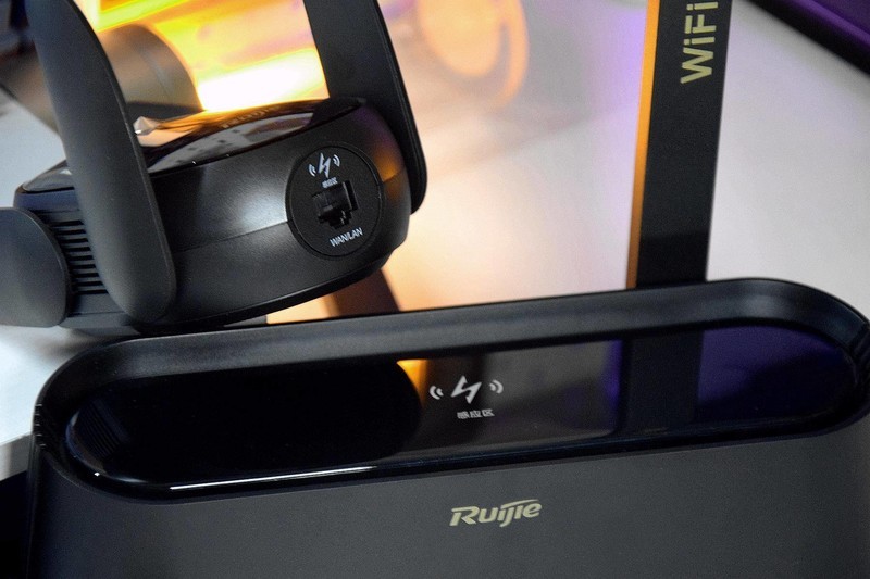 让丈母娘豪宅全屋满格真信号，用锐捷蜂鸟旗舰版子母套装组网