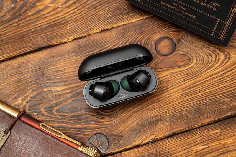 40dB主动降噪，骁龙畅听音质认证，黑鲨凤鸣JOYBUDS PRO评测