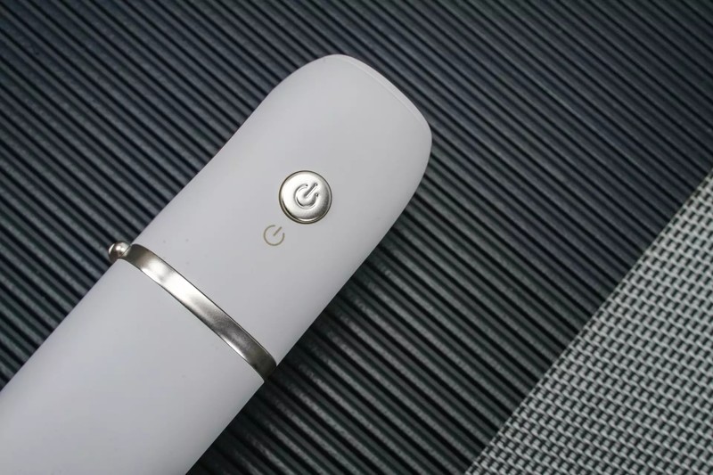 小巧便携还能养护头发。这款DR-P20便携迷你吹风机真给力