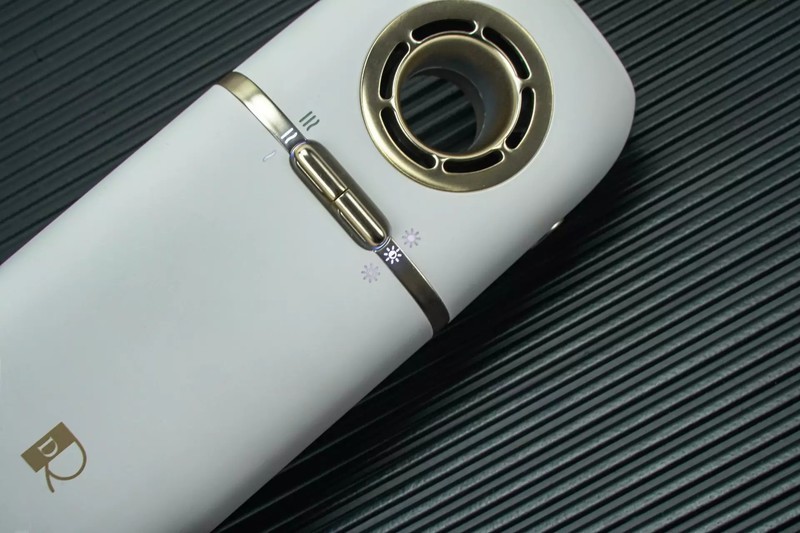 小巧便携还能养护头发。这款DR-P20便携迷你吹风机真给力