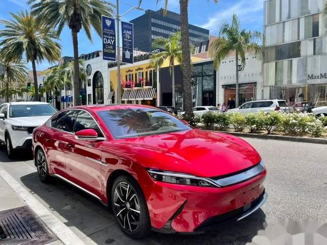 捷报传来，比亚迪击败丰田和宝马，比亚迪成为新加坡汽车文明用语