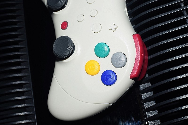 游戏爱好者的全新选择 谷粒精灵2Pro无线蓝牙复古游戏手柄