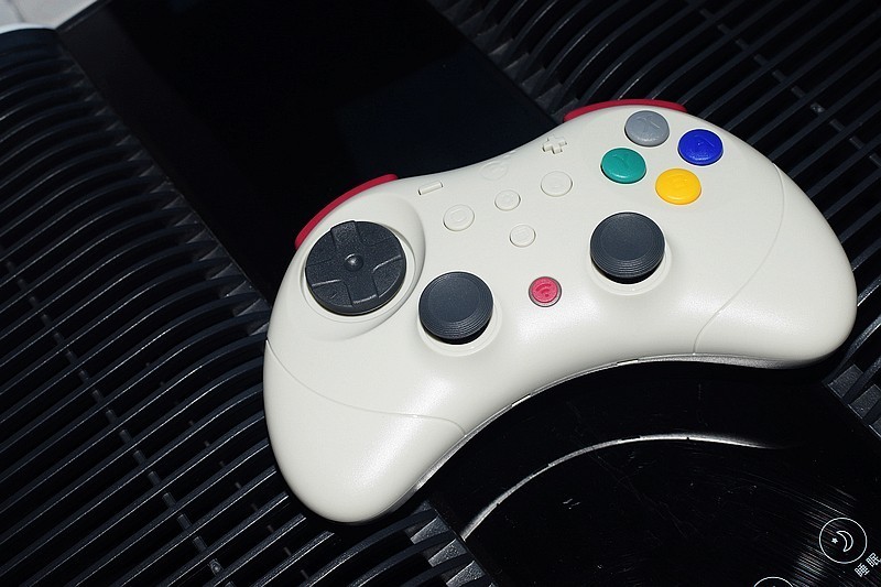 游戏爱好者的全新选择 谷粒精灵2Pro无线蓝牙复古游戏手柄