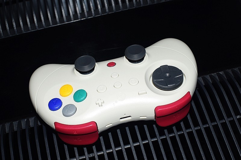 游戏爱好者的全新选择 谷粒精灵2Pro无线蓝牙复古游戏手柄