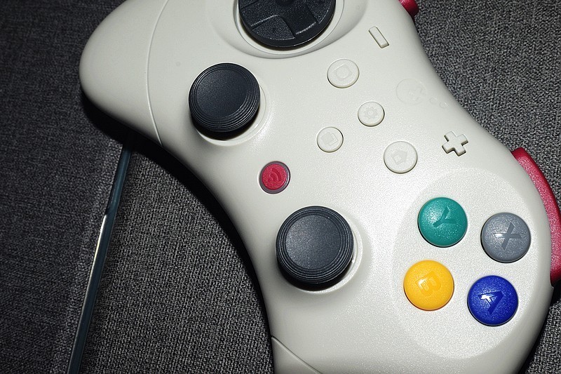 游戏爱好者的全新选择 谷粒精灵2Pro无线蓝牙复古游戏手柄