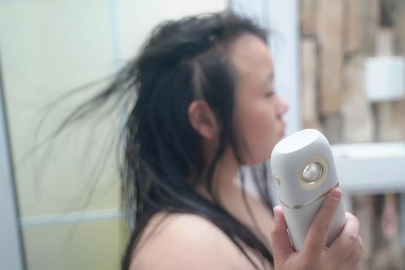 小巧便携还能养护头发。这款DR-P20便携迷你吹风机真给力