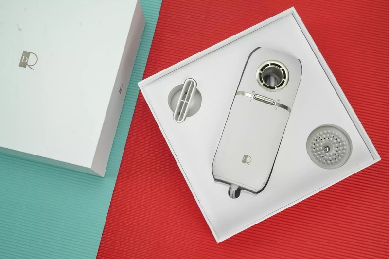 小巧便携还能养护头发。这款DR-P20便携迷你吹风机真给力