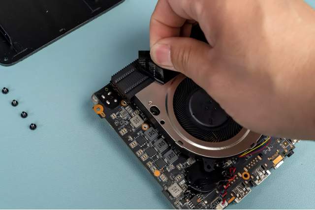 零件级拆解零刻SER4，替换配件跑分增加17.5万分，性能提升29.9%