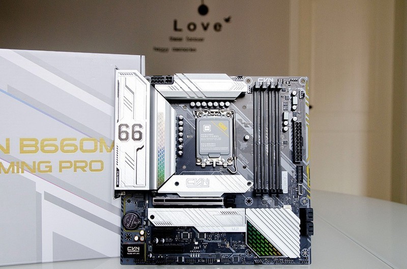 诠释桌面美学，高考新生挑战装机大师轻松打造出完美级小钢炮