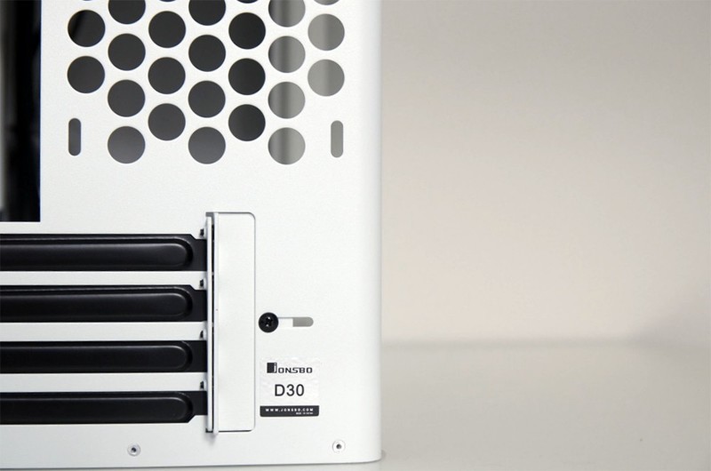 诠释桌面美学，高考新生挑战装机大师轻松打造出完美级小钢炮