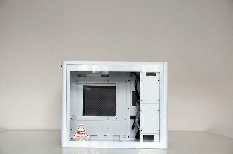 诠释桌面美学，高考新生挑战装机大师轻松打造出完美级小钢炮