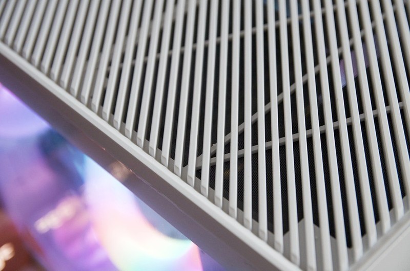 诠释桌面美学，高考新生挑战装机大师轻松打造出完美级小钢炮