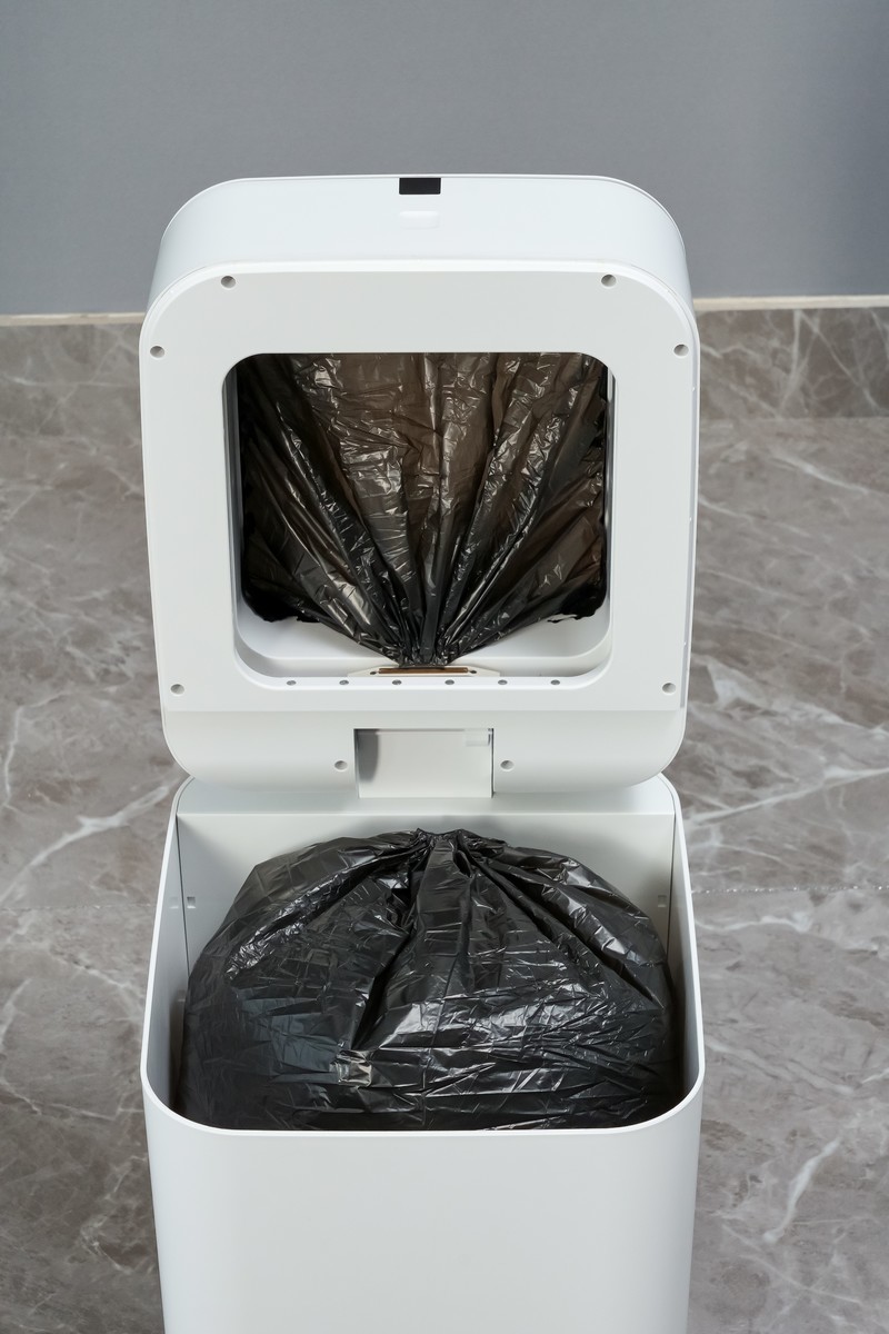 科技提高生活品质，智能垃圾桶您家中的黑科技！