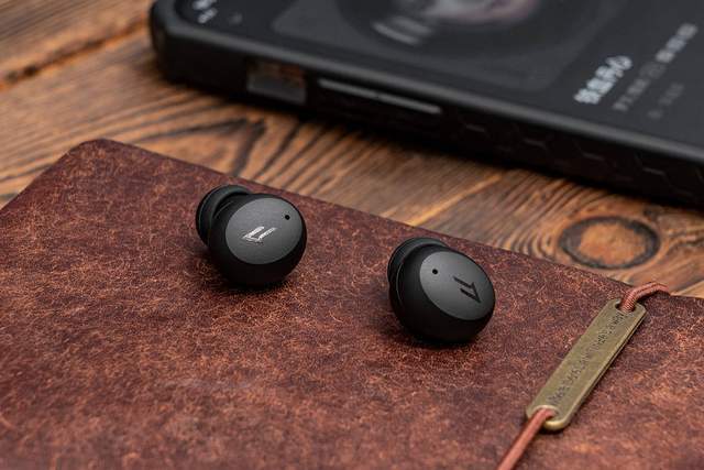 1MORE ComfoBuds Mini真无线：性能全面无短板，没给满分怕你骄傲