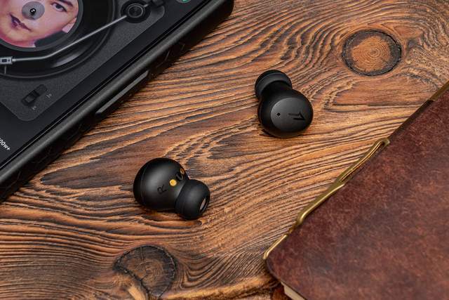 1MORE ComfoBuds Mini真无线：性能全面无短板，没给满分怕你骄傲