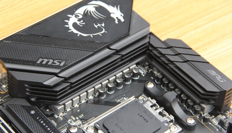 锐龙7000的御驾，谁把B650做得比X670E还奢华，只此一家别无分号