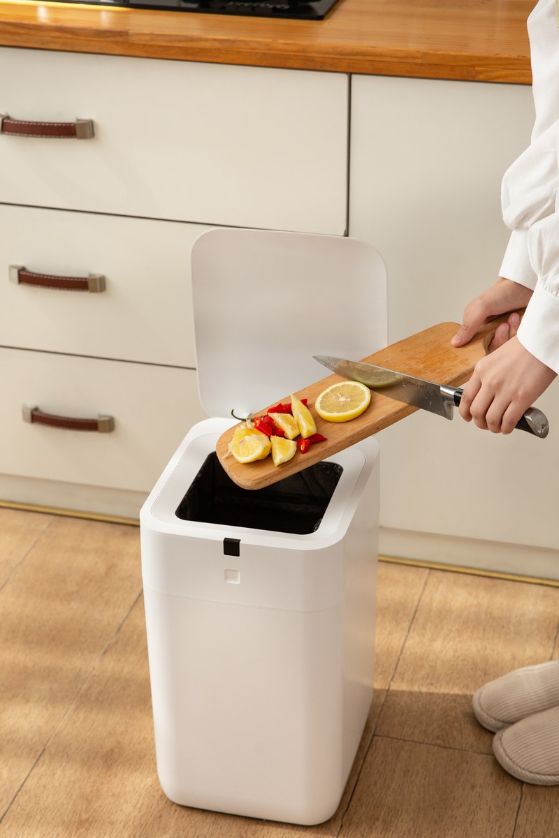 科技提高生活品质，智能垃圾桶您家中的黑科技！