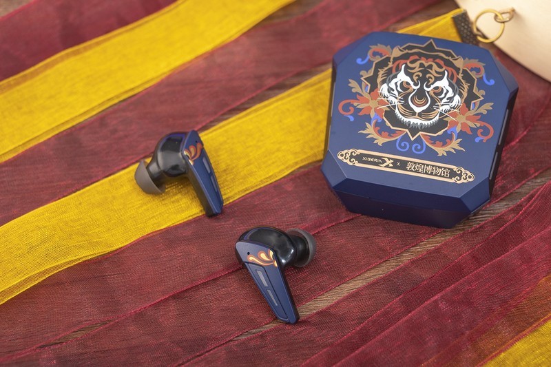 融入中西文化瑰宝的精粹，西伯利亚W2 TWS耳机敦煌博物馆联名款