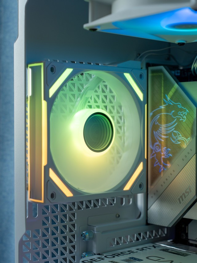 8月白色海景主机分享，安钛克C8+14700K+4070，海景房你得这么玩