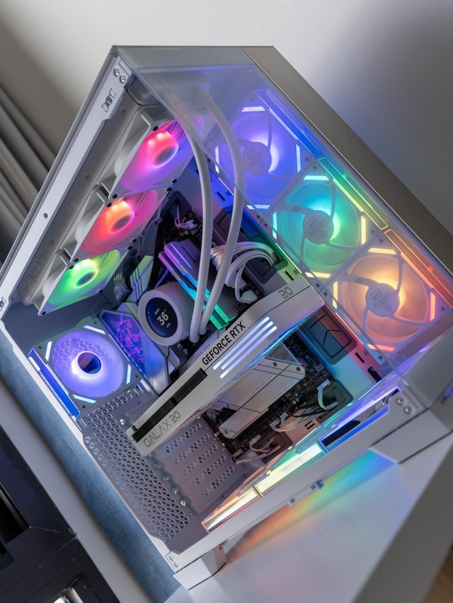 8月白色海景主机分享，安钛克C8+14700K+4070，海景房你得这么玩