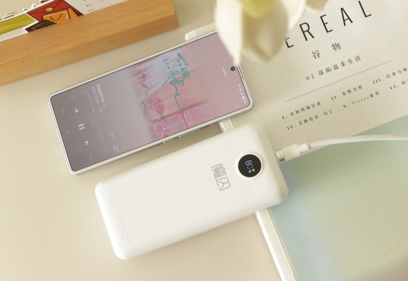 家里一堆99元共享充电宝？魔闪快充移动电源体验！再也不怕被背刺