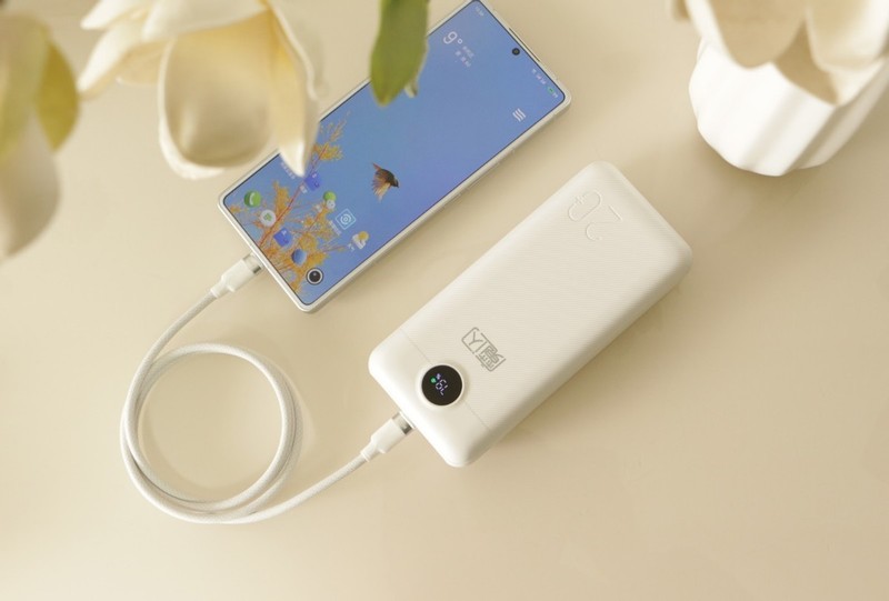 家里一堆99元共享充电宝？魔闪快充移动电源体验！再也不怕被背刺