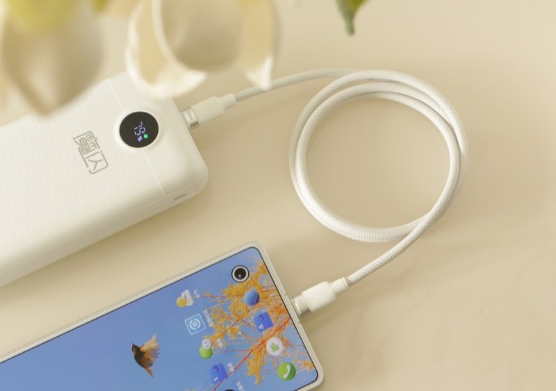 家里一堆99元共享充电宝？魔闪快充移动电源体验！再也不怕被背刺