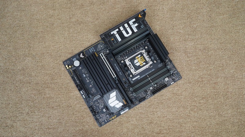 游戏生产力无短板，9950X3D、TUF X870、索泰5080、长城 华夏·唐1200W评测装机秀