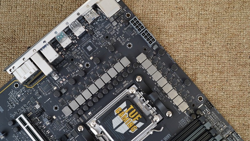 游戏生产力无短板，9950X3D、TUF X870、索泰5080、长城 华夏·唐1200W评测装机秀